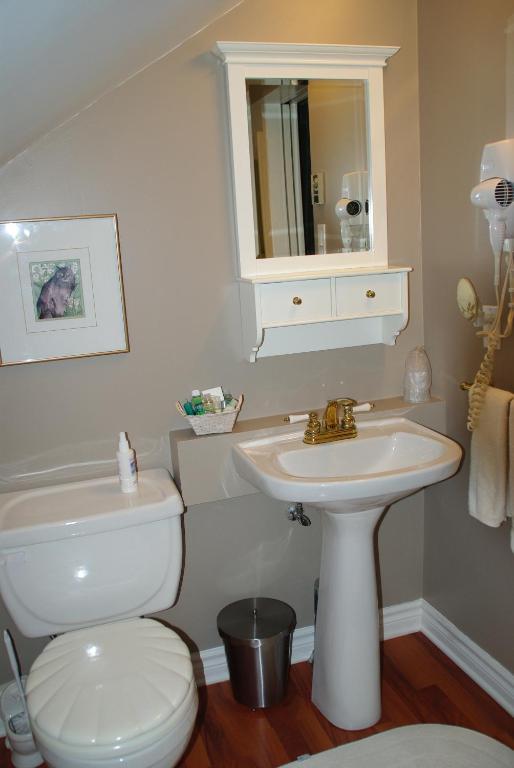 Angel House Bed And Breakfast Creemore Oda fotoğraf